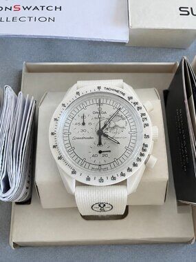 Omega x Swatch Mission To MoonPhase "Snoopy" MoonSwatch